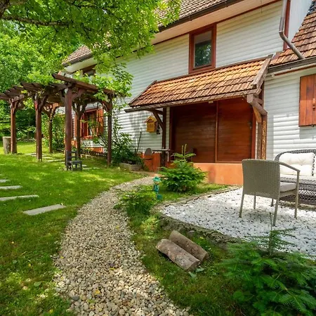 Сasa de vacaciones Charming House In Velika Lesnica *