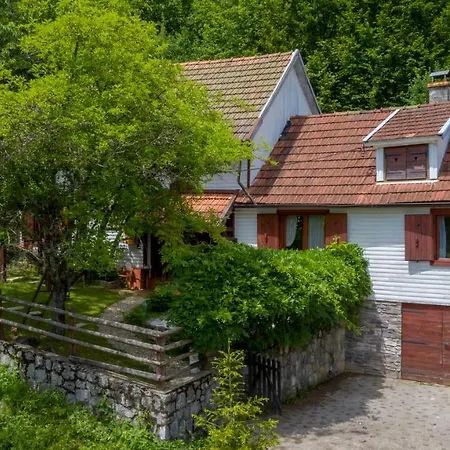 Сasa de vacaciones Charming House In Velika Lesnica
